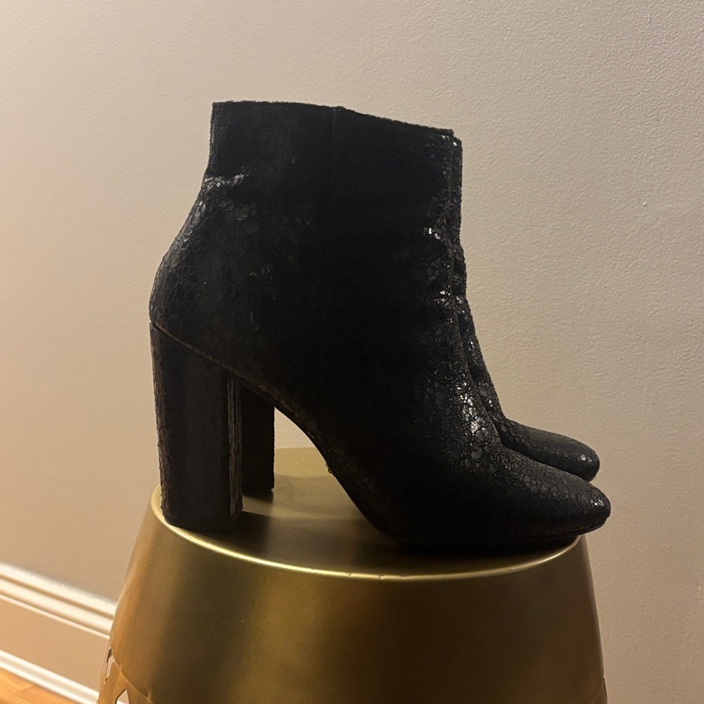 Kensie Black Textured Ankle Booties